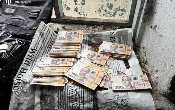 Вимагав кошти у родини загиблого оборонця: затримано ексвійськового