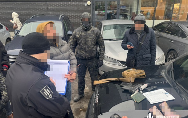 Фіктивна служба за $13 тис.: затримано посередника