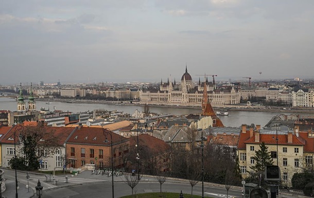 Украинцев призвали воздержаться от поездок в Венгрию