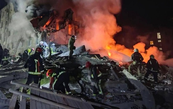 В Харькове не могут достать людей из-под завалов