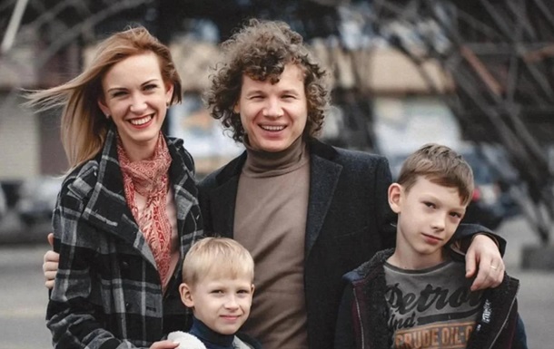 Украинский певец развелся с женой после 18 лет брака