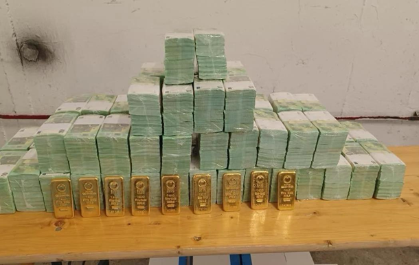 Выстрел себе в ногу: что ждет Орбана после воровства денег Ощадбанка