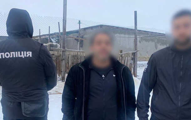 На Одещині затримали іноземців, які попродавали фальшиві долари