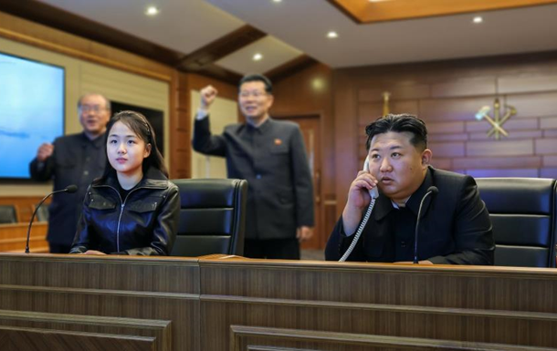 Ким Чен Ын вместе с дочерью наблюдал за испытанием крылатых ракет