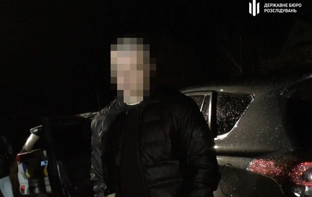 Зі зброєю  визволяв  мобілізованого друга: нацгвардійцю загрожує до 8 років