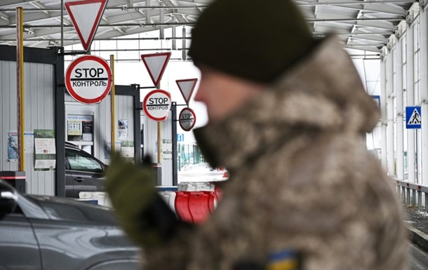 В Польщі на дорозі до ПП Краківець почали ремонт - ДПСУ