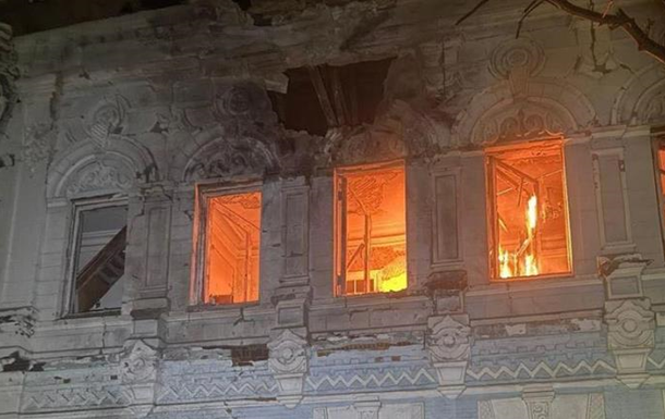 Россияне обстреляли в библиотеку в центре Новгород-Северского