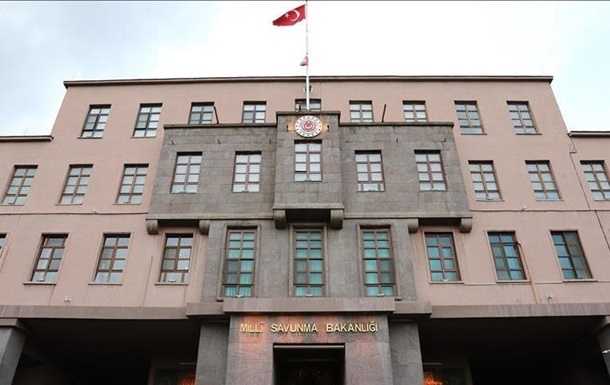 Над Турцией перехватили иранскую баллистическую ракету