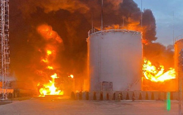 На нафтобазі у Краснодарі знищено усі резервуари - ЗМІ