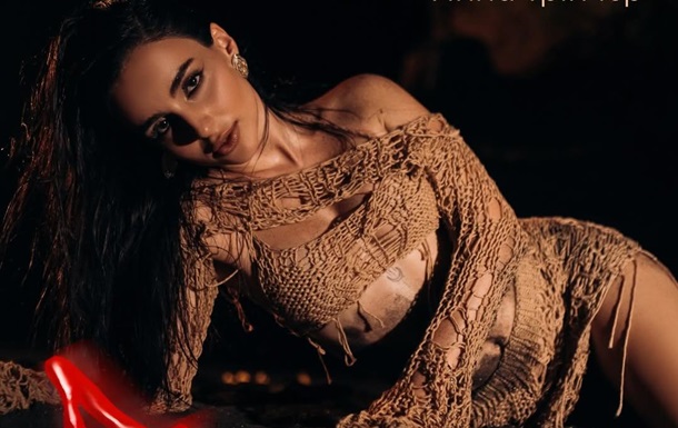 Анна Тринчер упала на сцене