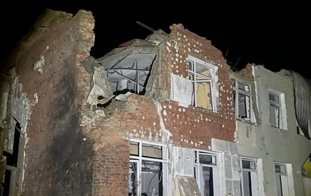 Россияне разрушили лицей в Черниговской области