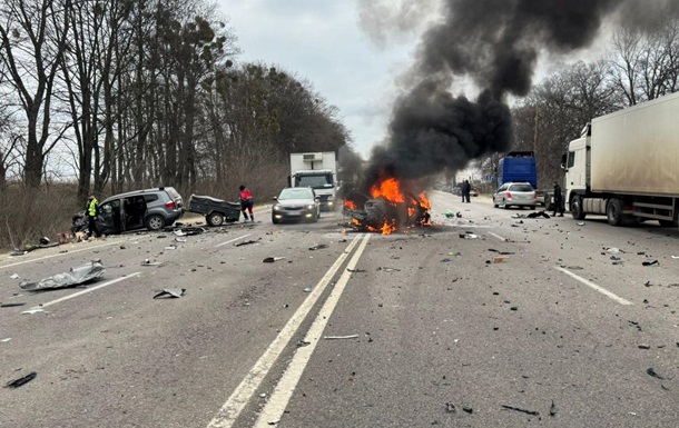 Под Львовом авто взорвалось после ДТП, есть жертвы