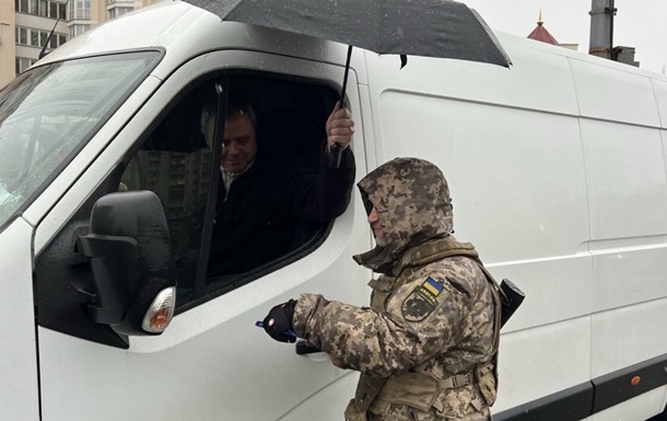  Блокпости і патрулі . Чи посилив Київ мобілізацію