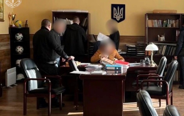 В Киеве чиновники получили подозрения в фиктивном трудоустройстве мужчин