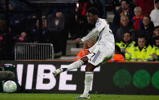 Манчестер Юнайтед подготовил контракты для двоих своих игроков