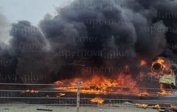 Під Таганрогом росіяни згоріли в ДТП із бензовозом