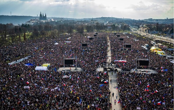 У Чехії сотні тисяч людей протестували проти політики Бабіша