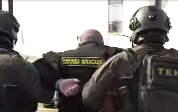 Инкассатор Ощадбанка о задержании в Венгрии: 28 часов в наручниках