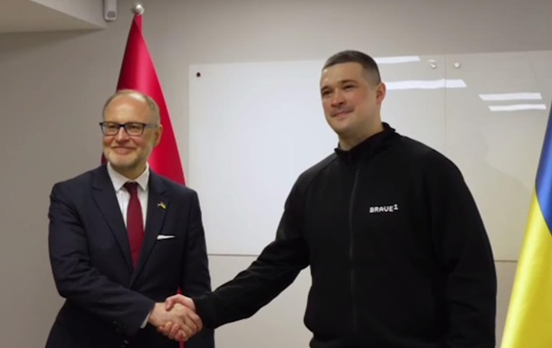 Латвия начала передавать Украине партии боевых бронемашин CVR(T)