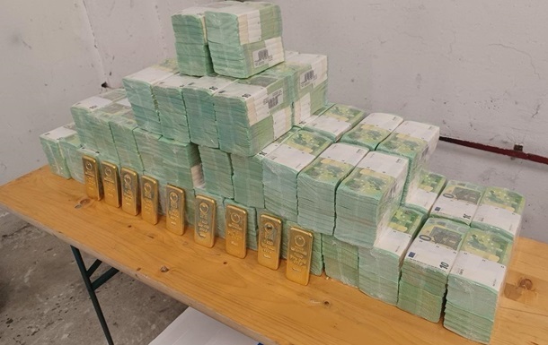 В ЕЦБ объяснили, чем грозит захват Венгрией наличных средств Украины