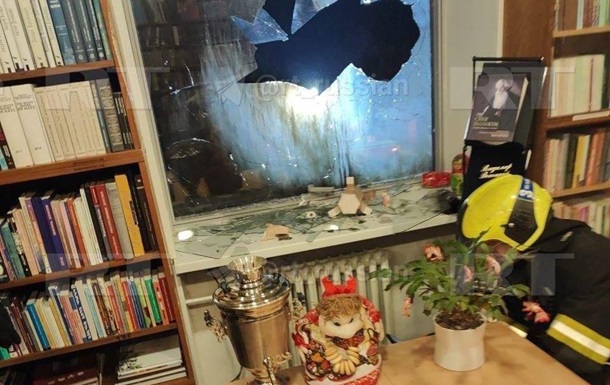 В Чехии коктейлями Молотова забросали Русский дом