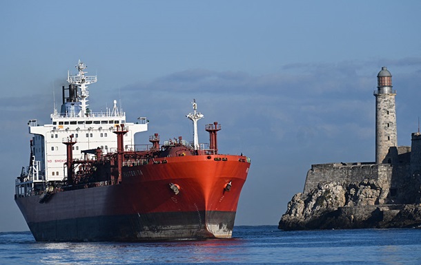 На Кубу доправили 100 тисяч тонн російської нафти