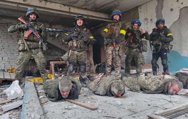 ВСУ пленили россиян, которые пытались установить флаг РФ на Харьковщине