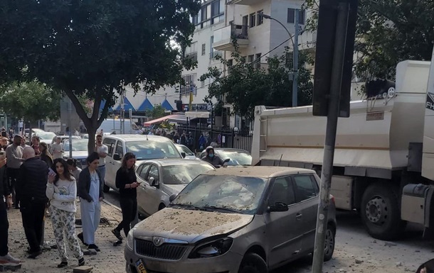 Части иранской ракеты упали возле посольства Украины в Израиле