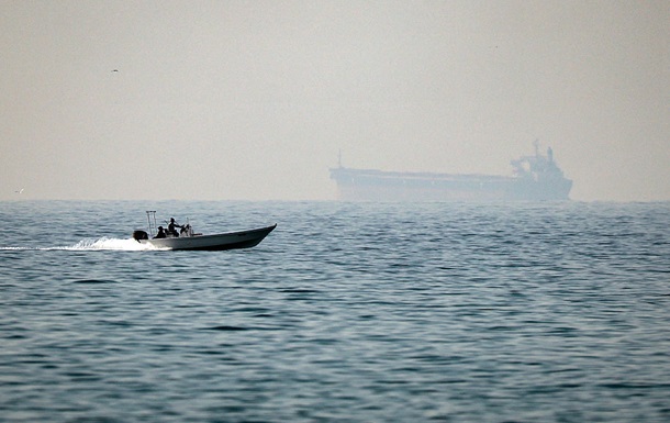 Три китайські судна пройшли Ормузькою протокою