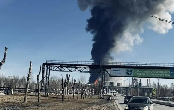 Взрывы в Татарстане: горит нефтехимический гигант