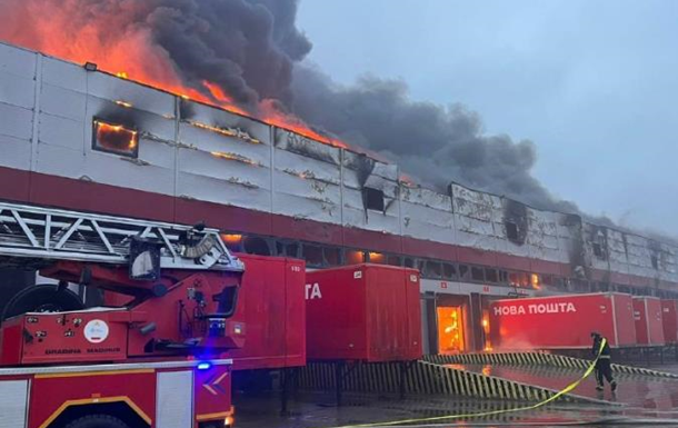 РФ нанесла удар по Луцку, горят склады