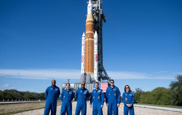 Впервые за 50 лет: астронавты NASA отправились к Луне