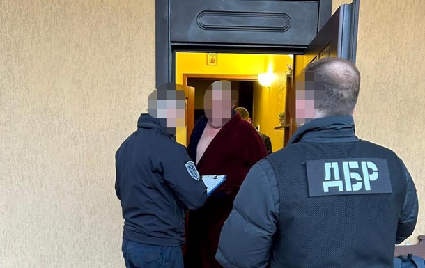 На Хмельниччині чоловік за гроші  знімав з розшуку  ухилянтів