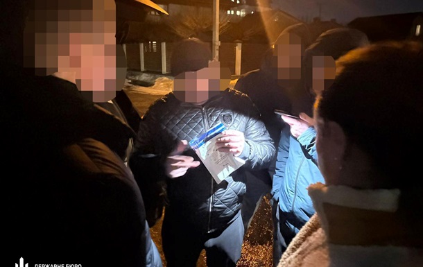Чиновник-хабарник перерахує 1,5 млн грн на ЗСУ - ДБР