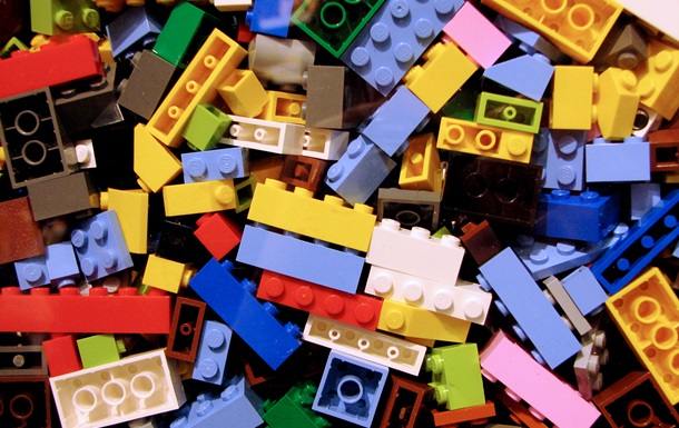 LEGO выпустила вирусный ролик с Роналду, Месси и Мбаппе