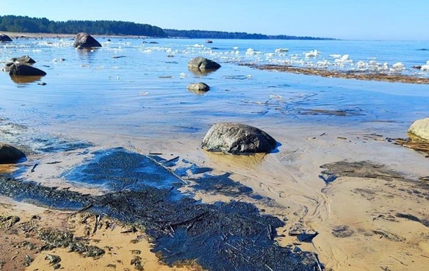 Під атакованою Усть-Лугою виявили величезну нафтову пляму - ЗМІ