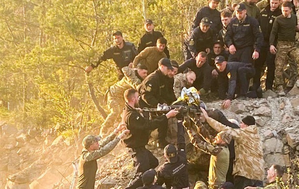 Упав у кар'єр із висоти 5 поверху: на Рівненщині знайшли зниклого хлопчика