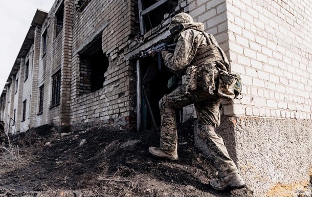 Количество российских атак на фронте уменьшилось