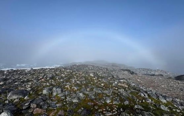 Українські полярники зафіксували білу веселку