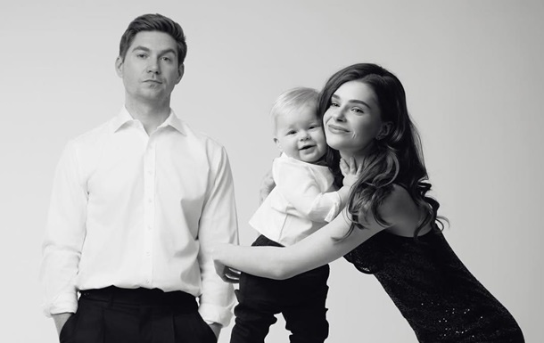 Остапчук с женой и сыном покидает Украину