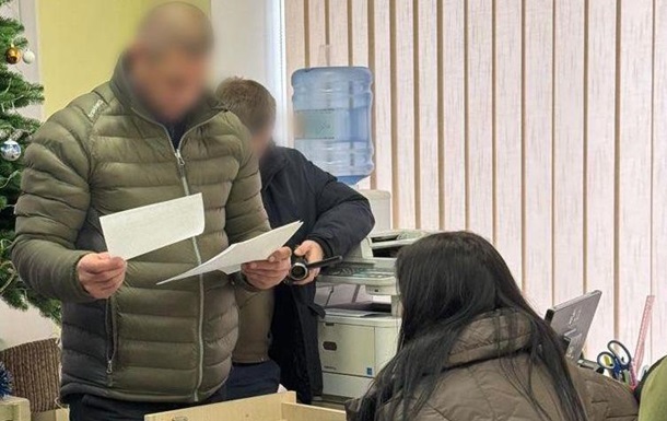 На Черкащині працівниця банку ошукала бабусю загиблого воїна на 1 млн