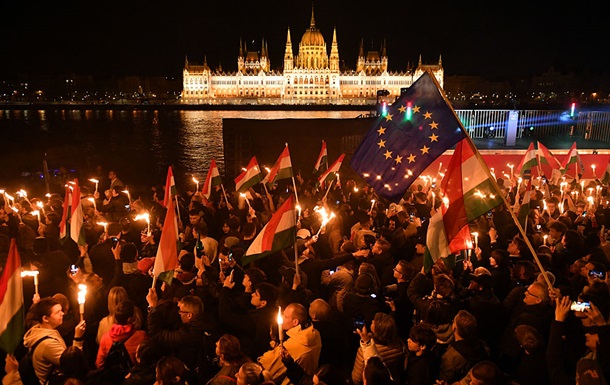  Русские, домой! . Орбан проиграл выборы