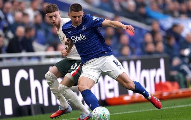 В Эвертоне определились с судьбой Миколенко