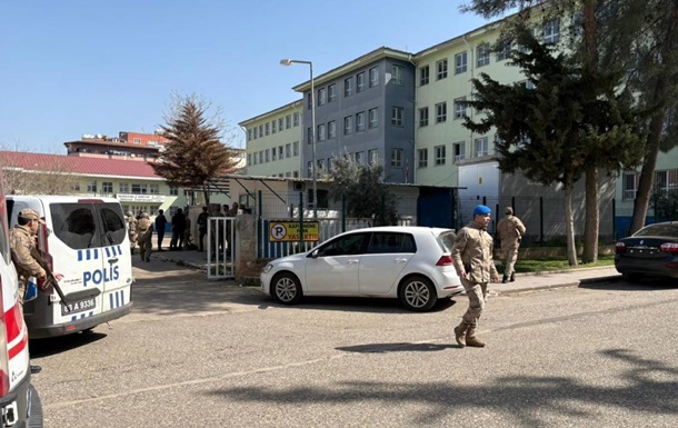 В Туреччині колишній учень влаштував у школі стрілянину: 16 поранених