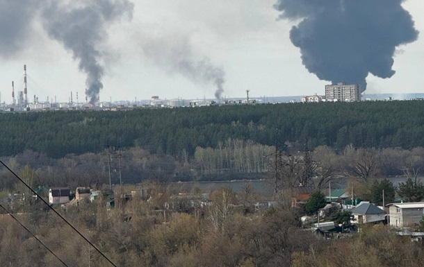 Дроны вызвали пожар на Сызранском НПЗ в России
