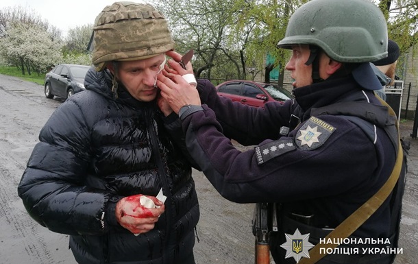 На Днепропетровщине мужчина бросил гранату в пятерых полицейских