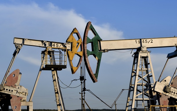 Россия рекордно сократила добычу нефти из-за атак дронов - СМИ
