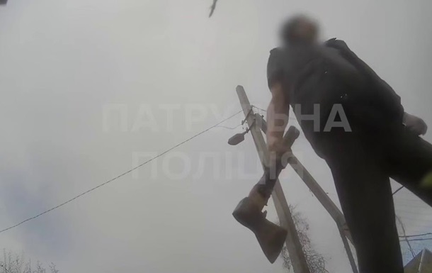 В Запоріжжі чоловік напав на поліцію під час затримання підозрюваного в ДТП