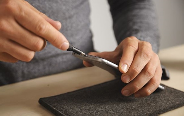 Ваш смартфон звучит глухо: вот как легко почистить динамик