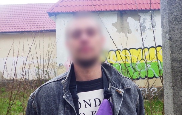 В Киеве мужчина с пистолетом угрожал прохожим
